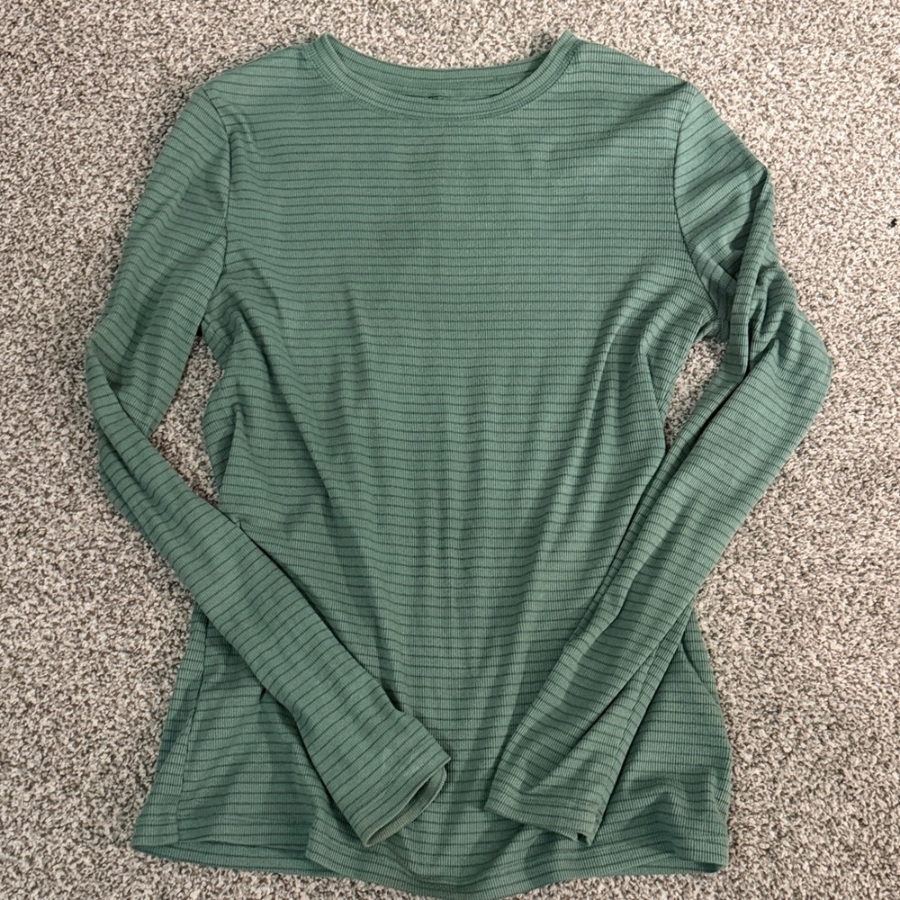 Universal Thread Sage Long Sleeve Tee